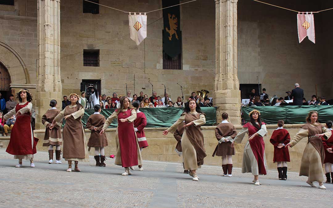 Las danzantes / L. Castel