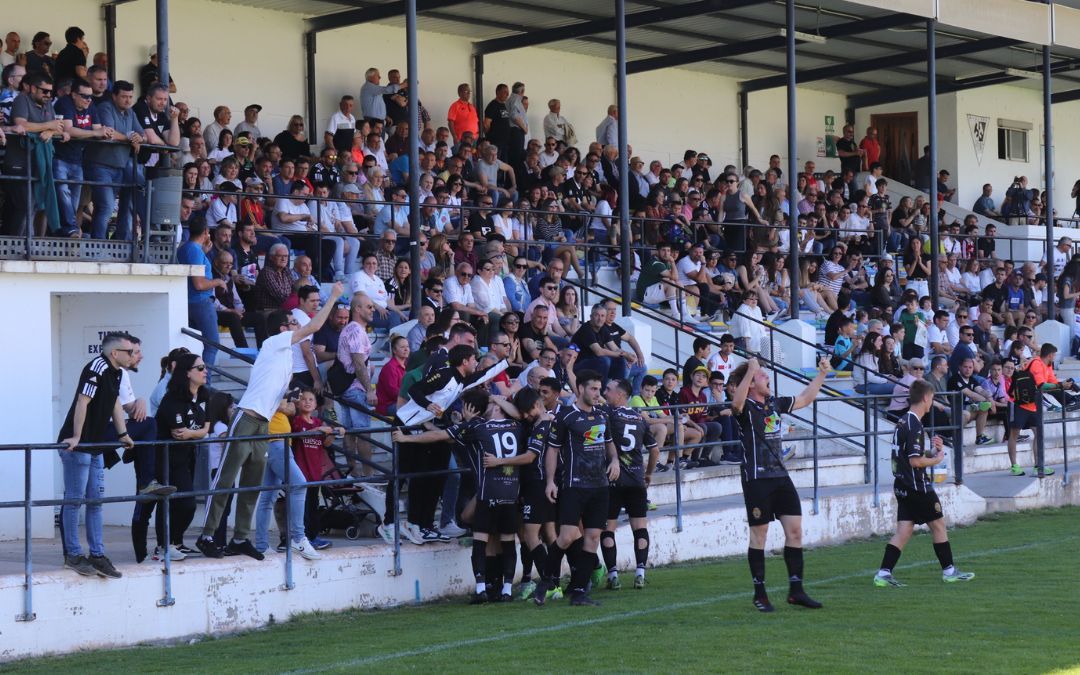 Celebración del gol del Alcañiz C.F./ C.O.