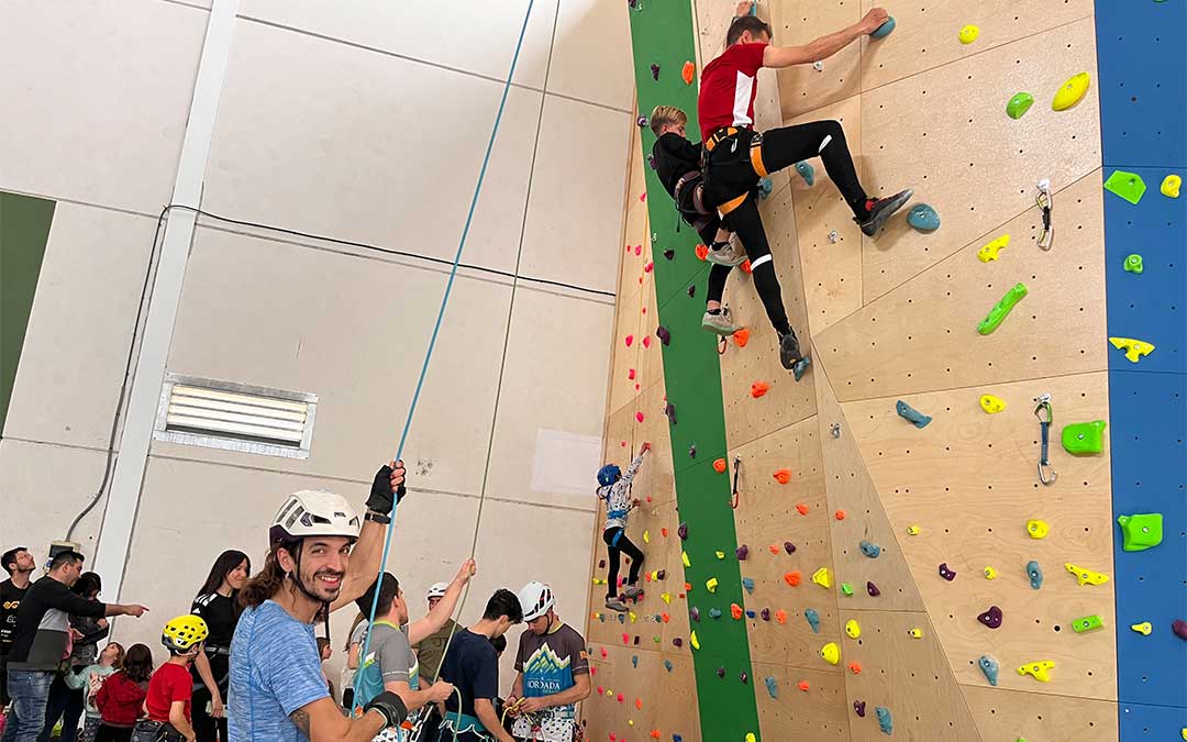 Jornada de puertas abiertas en el rocódromo de Alcañiz. / E.P.