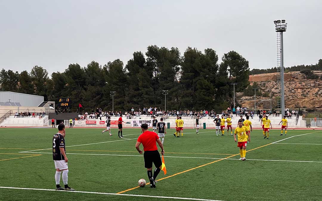 Escuin pone un córner en la segunda parte del Alcañiz C.F.- Morés C.D. / Eduard Peralta