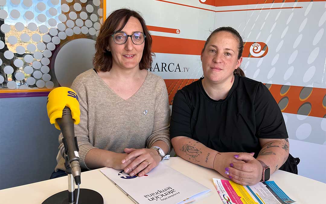 Eva Burillo y Noemí Moral, este martes, en Radio La Comarca. / E.P.