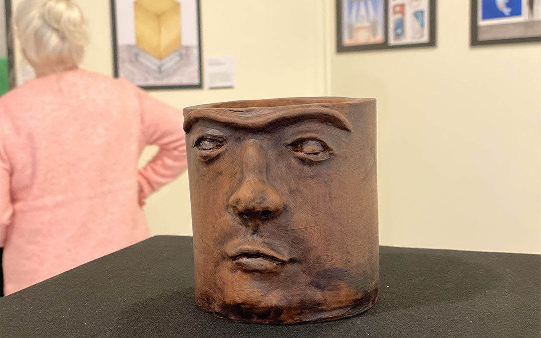 Las obras expuestas muestran la «evolución artística» de los alumnos de 1º y 2º de Bachillerato de Artes desarrollada durante el curso./ María Celiméndiz