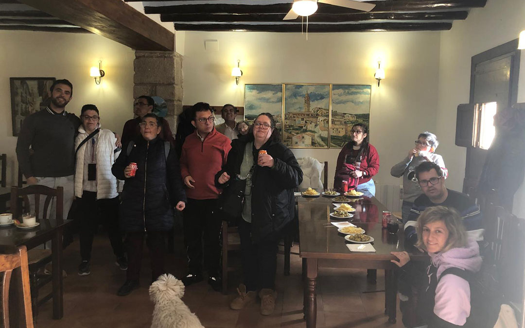 La visita continuó en la casa natal del escritor y periodista fornolense, Braulio Foz./ J.V.