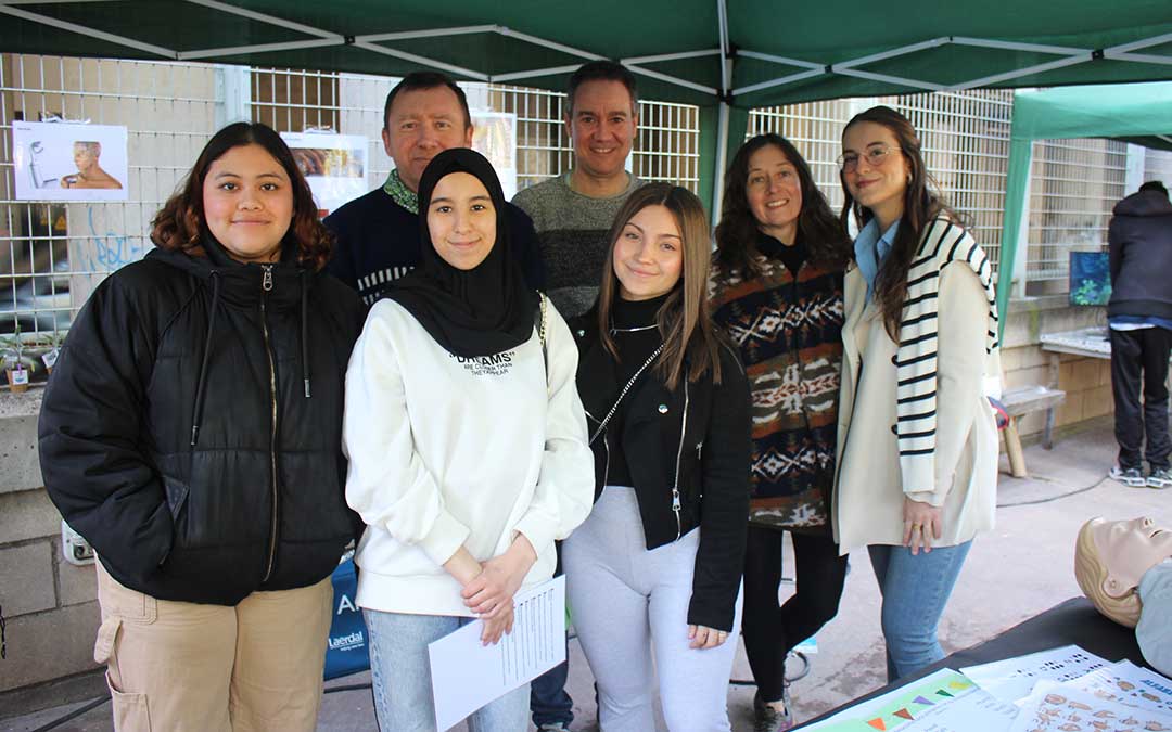 Alumnos y profesores de FP del IES Damián Forment de Alcorisa que han participado este martes en la VI Feria de la Formación Profesional en el Bajo Aragón / L. Castel
