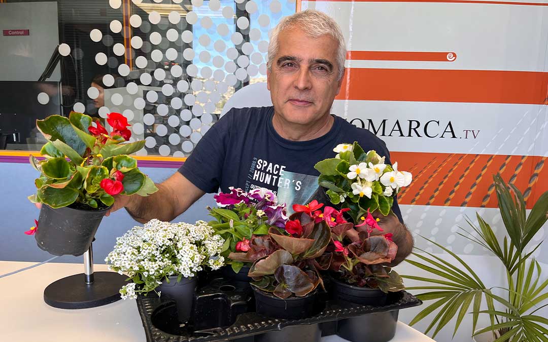 Javier Carela, protagonista del Espacio Verde, en Radio La Comarca. / E.P.