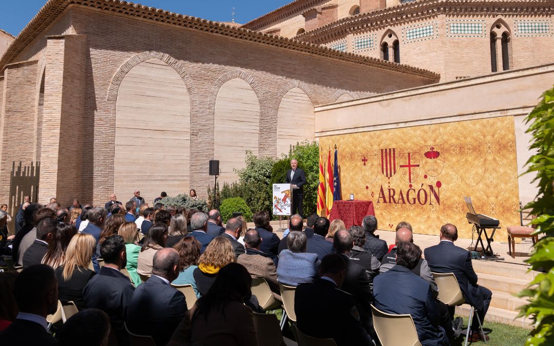 Instante de la intervención de Azcón durante el acto institucional./ DGA.