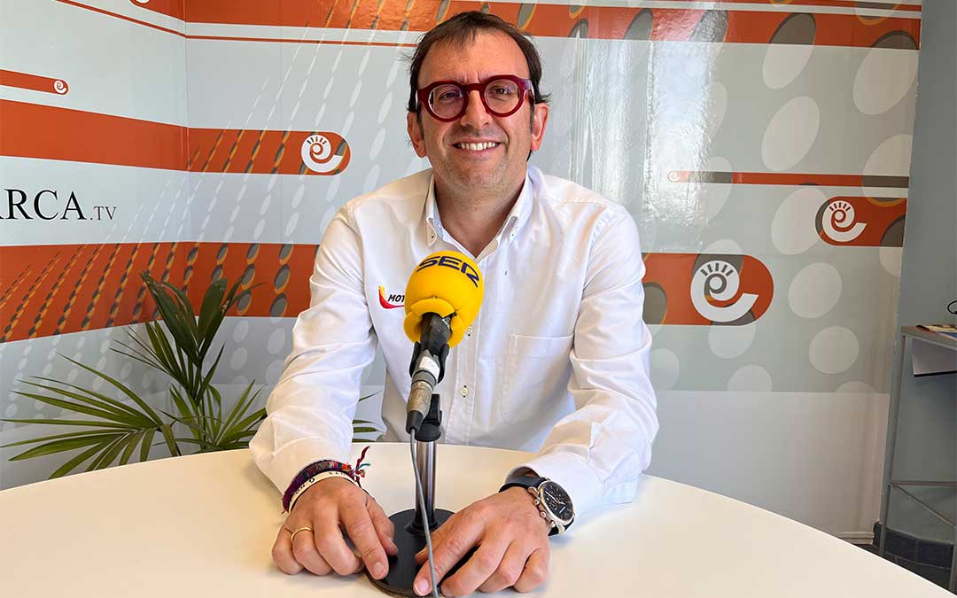 Jorge Panadés, nuevo gerente de Motorland, este jueves en Radio La Comarca. / E.P.