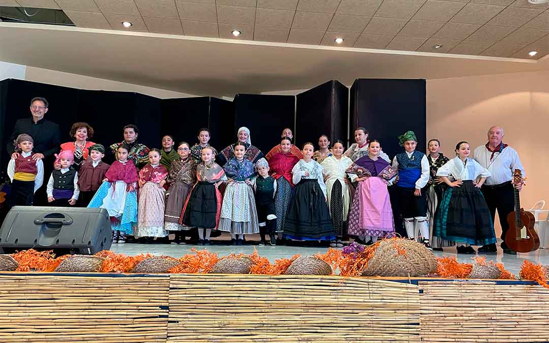 Foto de familia categorías Benjamín, Infantil y Juvenil./ S.F.