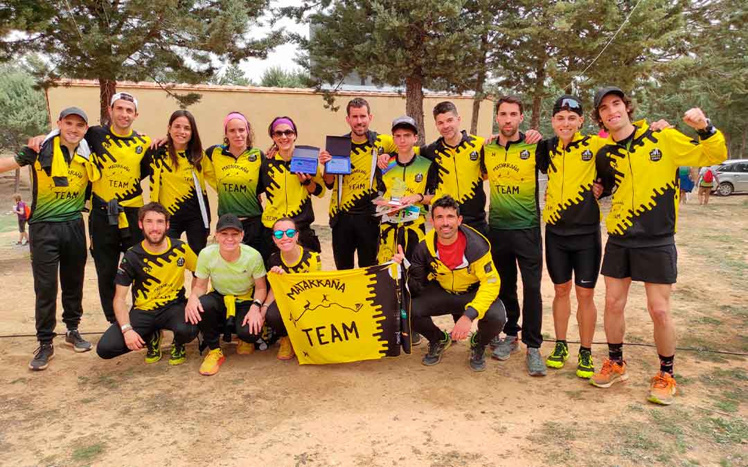 Foto de familia del Matarraña Team en el campeonato de Aragón de trail en Calamocha. / Matarraña Team