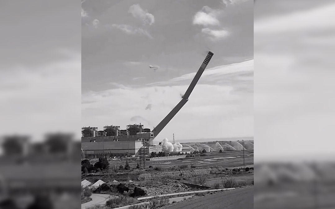 Demolición de la chimenea de la Central Térmica de Andorra en febrero de 2023./ Aitana Rodríguez De Toro