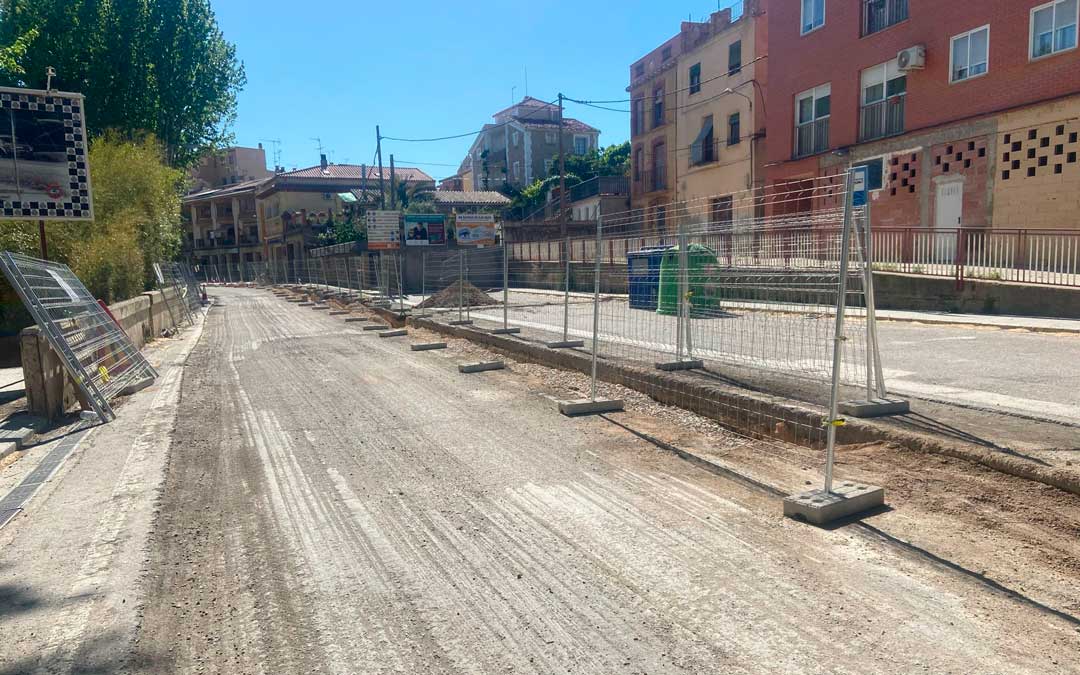 La calzada del paseo Andrade esta todavía levantada en varios puntos./M.M.R.