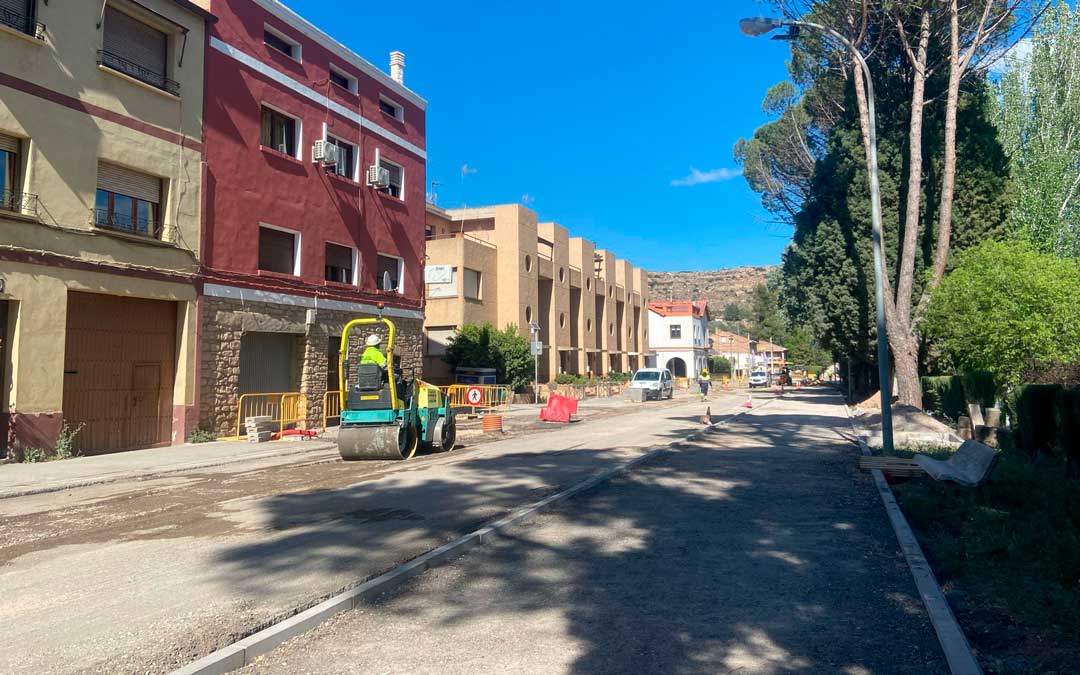 Varios operarios trabajan en la zona de paseo Andrade./ M.M.R.