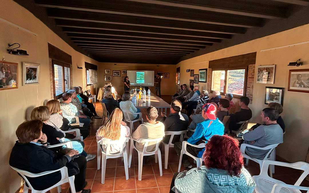 Charla en Los Olmos organizada por CPEPA Alcorisa./ Maria Pilar Espada