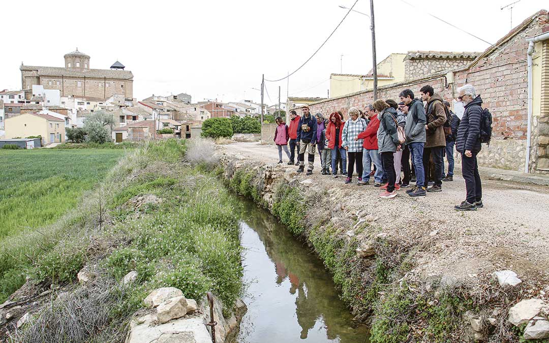 Visita a la acequia de aguas perdidas en el paseo naturalista con Pepe Laguna / B. Severino