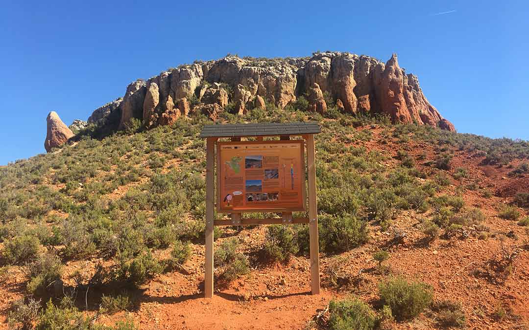Paraje de ‘Los Fantasmas de Valdestrada’ señalizado como zona de interés geológico./Plataforma Afectados por la minería de Teruel