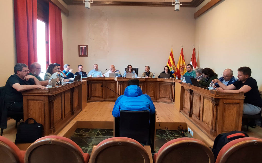 Imagen del pleno ordinario de Caspe celebrado este jueves./ AYTO CASPE