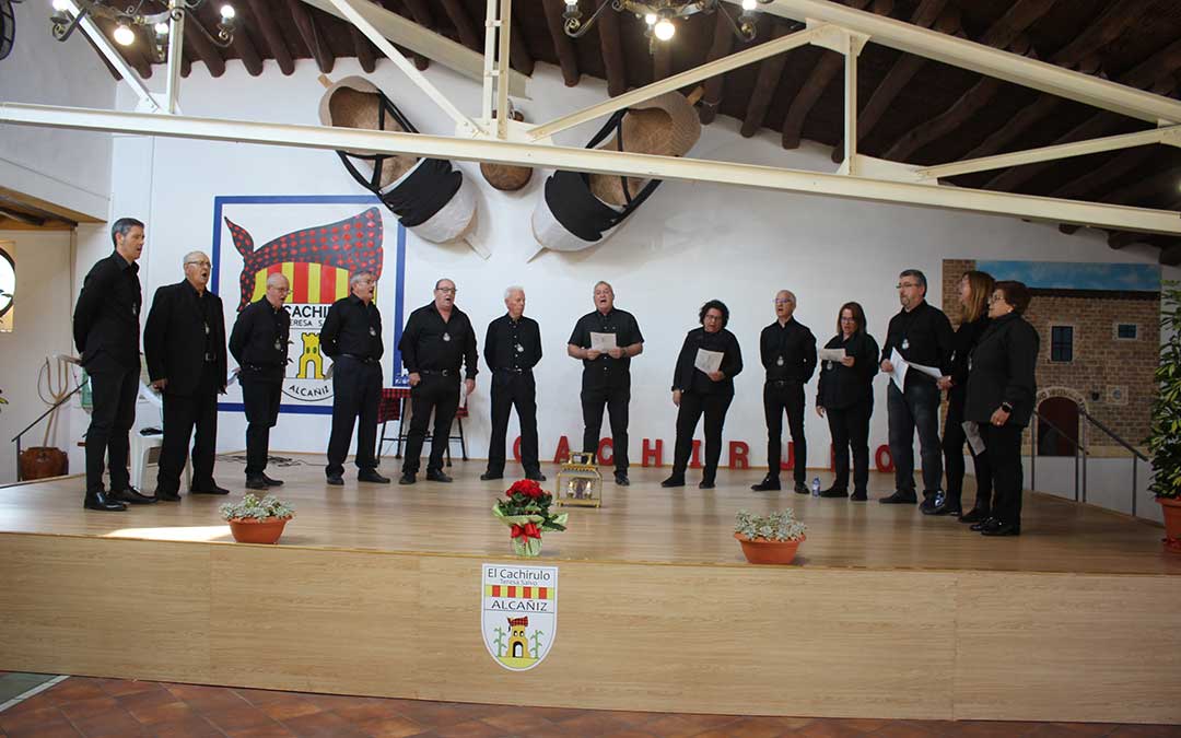 Los rosarieros de Híjar han estrenado la actividad cultural de El Cachirulo de Alcañiz este domingo / L. Castel
