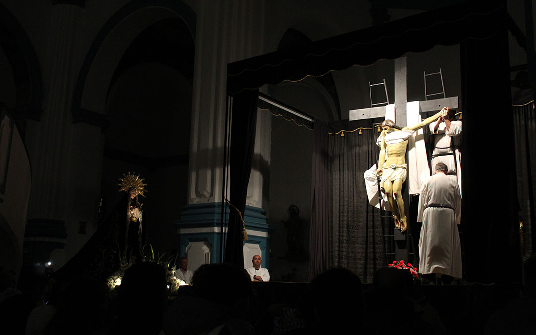 Un momento del Abajamiento con el Cristo articulado de Samper. / B. Severino