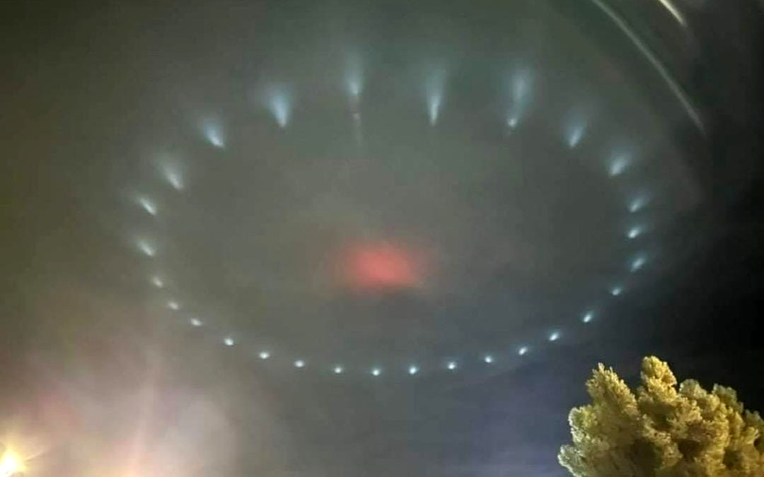 Imagen tomada desde Valderrobres de los drones que se elevaron desde Cretas para llevar a cabo el simulacro./ L.C.
