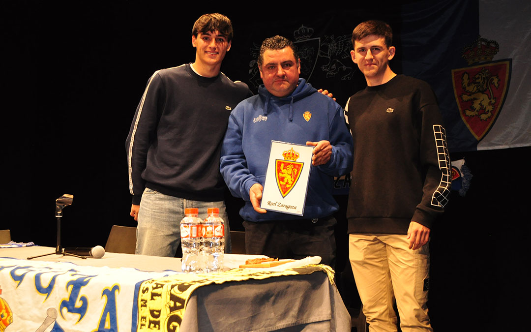 Barrachina y Terrer, junto con Juan Antonio Higueruela, presidente de la Peña Zaragocista./ J.L.