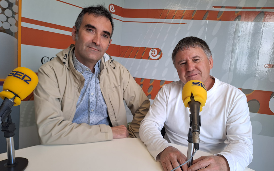 Javier Sánchez y Javier Ciprés presentan la jornada oleícola. /LA COMARCA