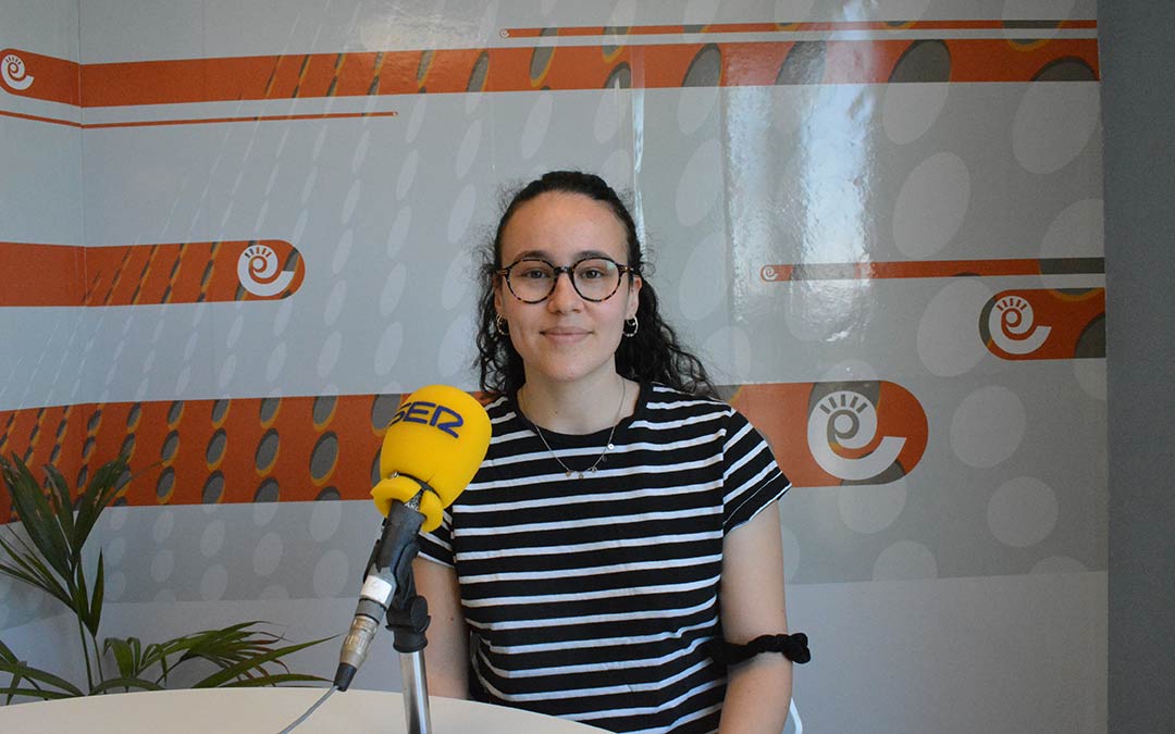 Nerea Gallego, ingeniera informática, en Radio La Comarca./ I.R.