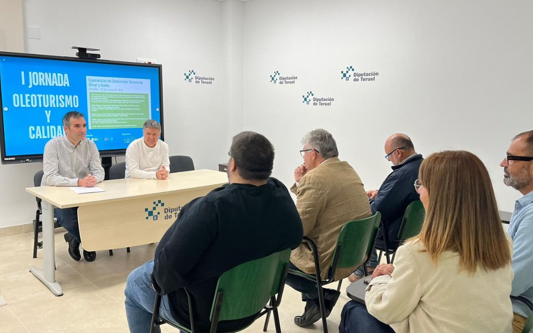 Presentación de las jornadas a agentes locales y comarcales este martes./ C.O.