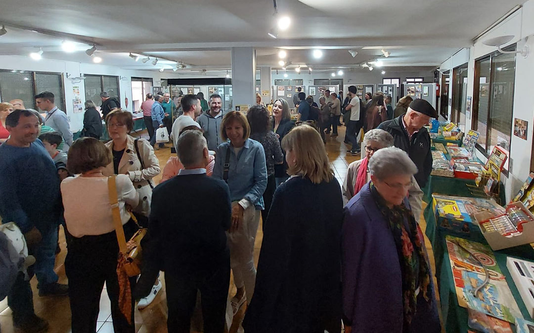 Tras el acto, ha habido una visita a la exposición de juguetes en el Valero Lecha./ J.L.