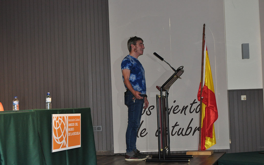 Pedro Gresa, impulsor de la exposición 'Los juguetes de nuestra infancia'./ J.L.