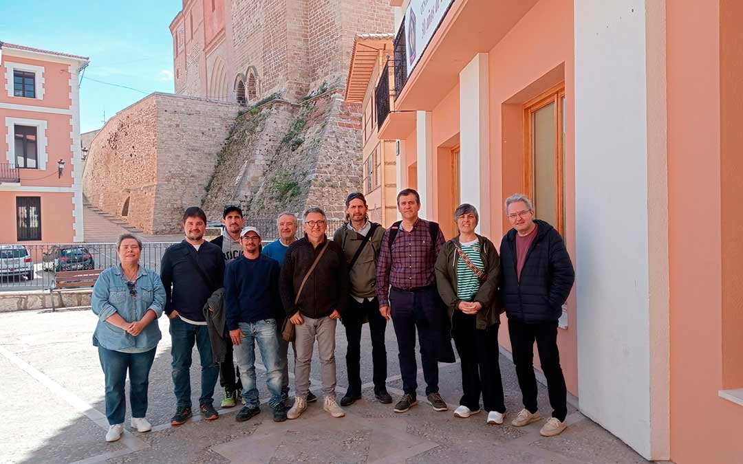 Javier Carbó (centro), junto a sus compañeros de partido de la Comisión Intercomarcal de CHA celebrada este sábado en Montalbán./CHA