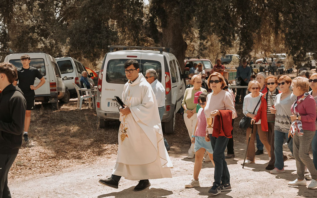 La ermita de Santa Ana vivió el sábado la procesión y solemne misa./ R. Monreal.