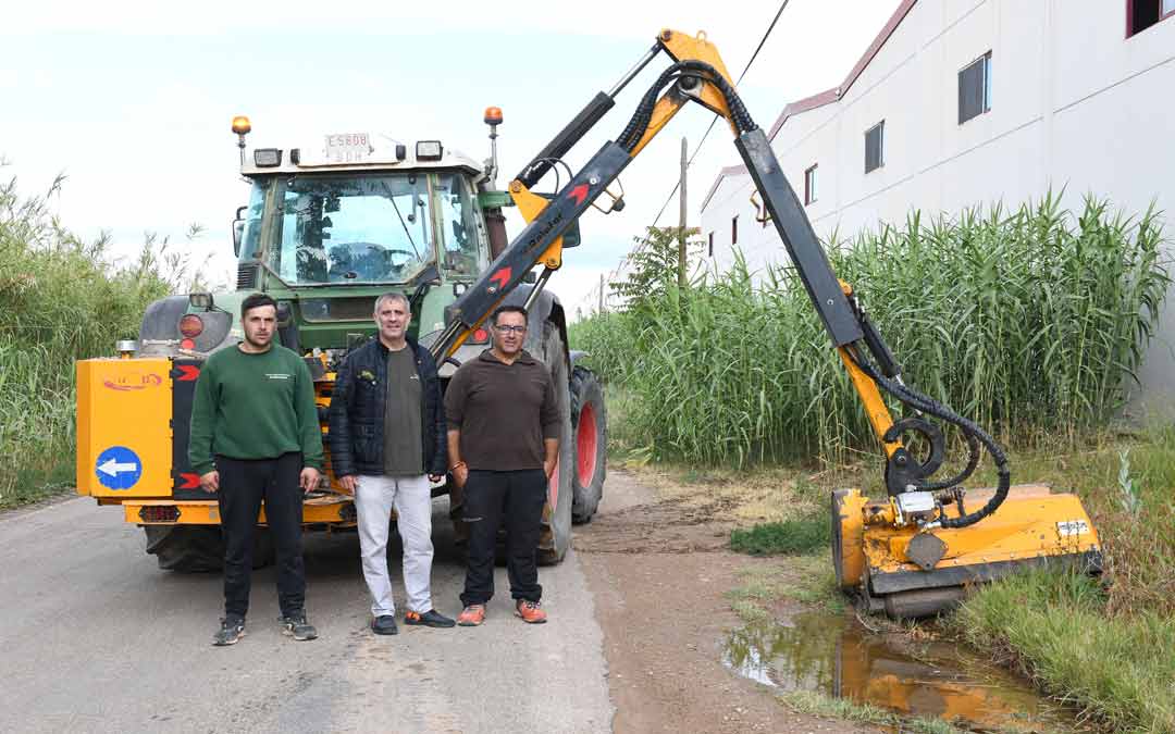 La maquinaria actuando en uno de los caminos rurales./Ayto. Alcañiz