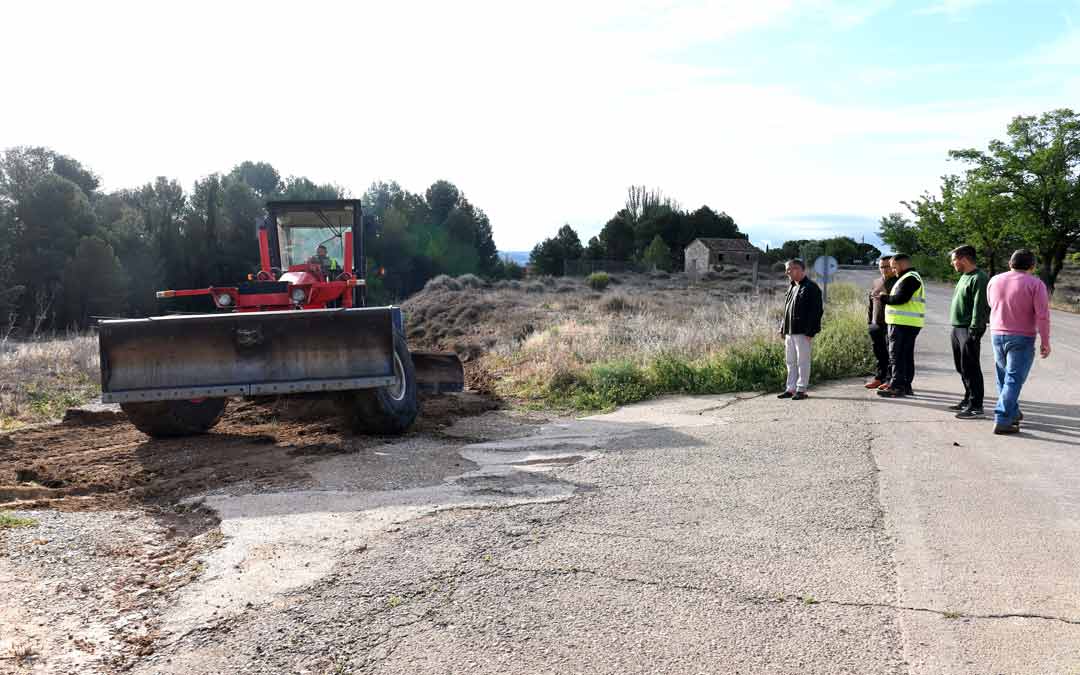 Los trabajos han comenzado este lunes con responsables municipales visitando las zonas de actuación./Ayto. Alcañiz