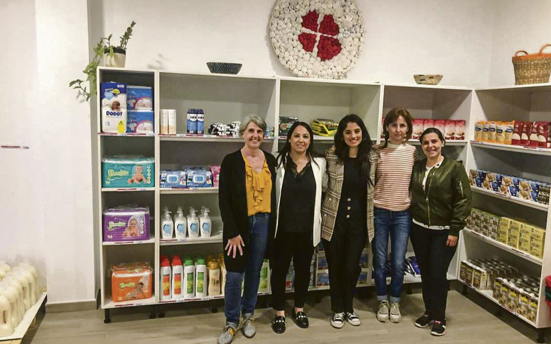 En la Tienda con Corazón de Cáritas Alcorisa hay artículos comunes y de Comercio Justo. / L.C.