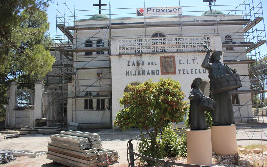 Obras en la Casa del Hijarano en 2016 cuando se actuó en las cubiertas. / L.C.