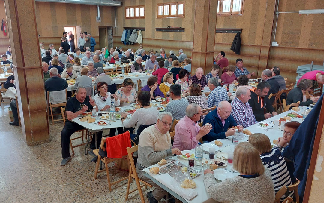 La comida de Hermandad fue el punto fuerte en La Codoñera./ P. Lis