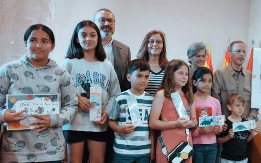 Imagen de archivo de los ganadores concurso marcapáginas en 2024./ Ayto. Caspe