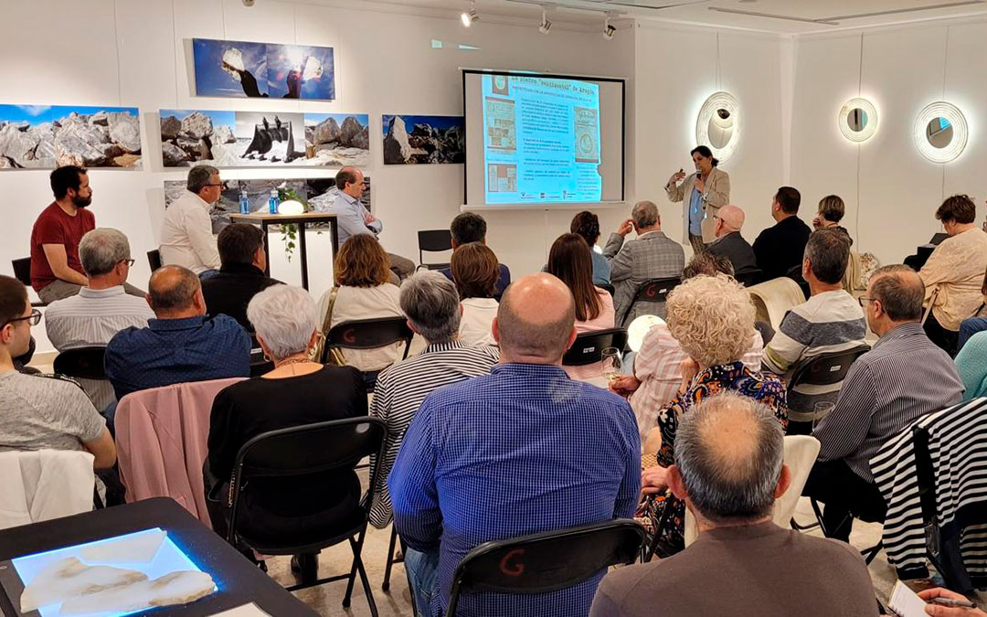 Ponencia en Gelsa sobre el pasado, presente y futuro del alabastro. / L.C.