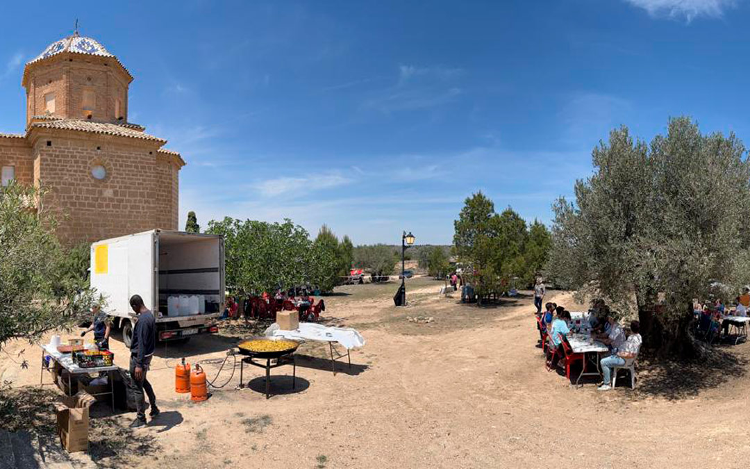 En las inmediaciones de la Ermita de San Cristóbal se llevó a cabo la comida y los juegos. /Club de la Juventud