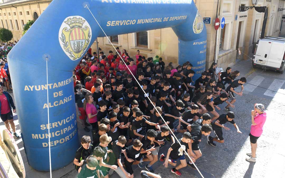 Momento del inicio de la prueba escolar./ Ayuntamiento de Alcañiz