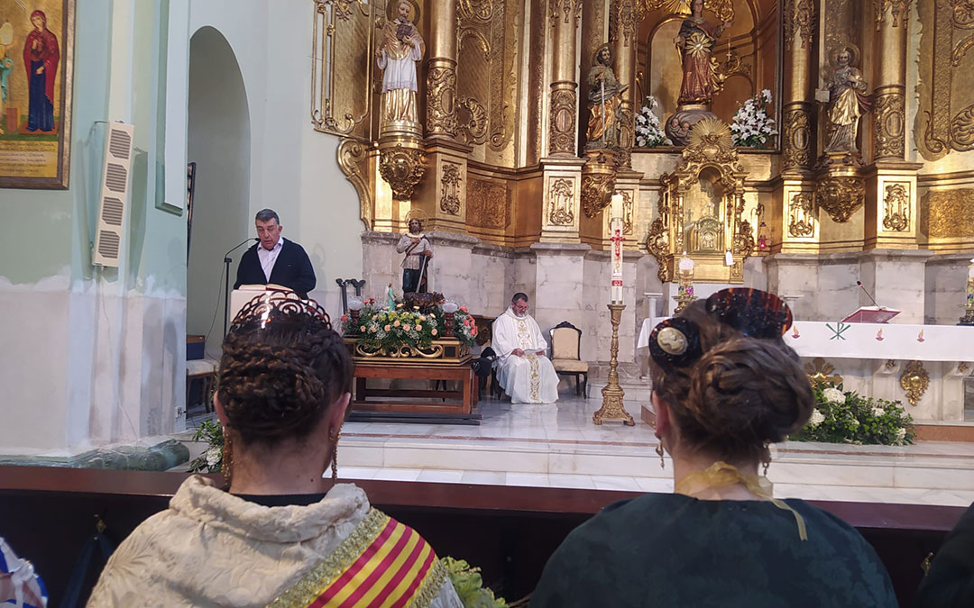 La bendición de tractores de Calanda fue presenciada por la nueva reina del melocotón./ P.T.