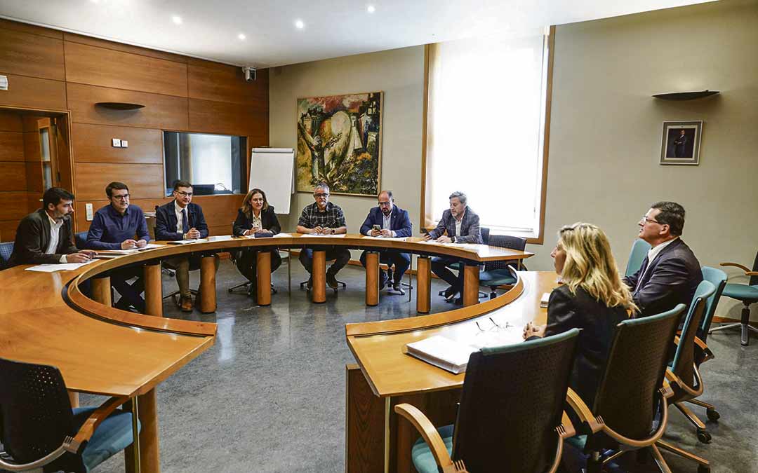 Constitución este lunes de la Ponencia para estudiar las más de 200 enmiendas presentadas a la ley de impuestos a las renovables./Cortes de Aragón