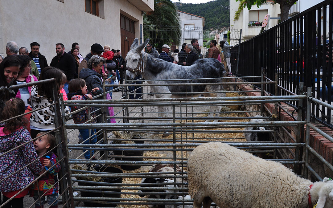 El entorno del parque infantil ha acogido demostraciones tradicionales y ha exhibido animales de labranza./ J.L.