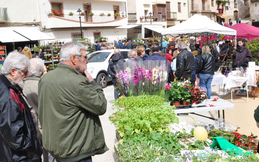 La Feria ha sido un escaparate de plantero y flores./ J.L.