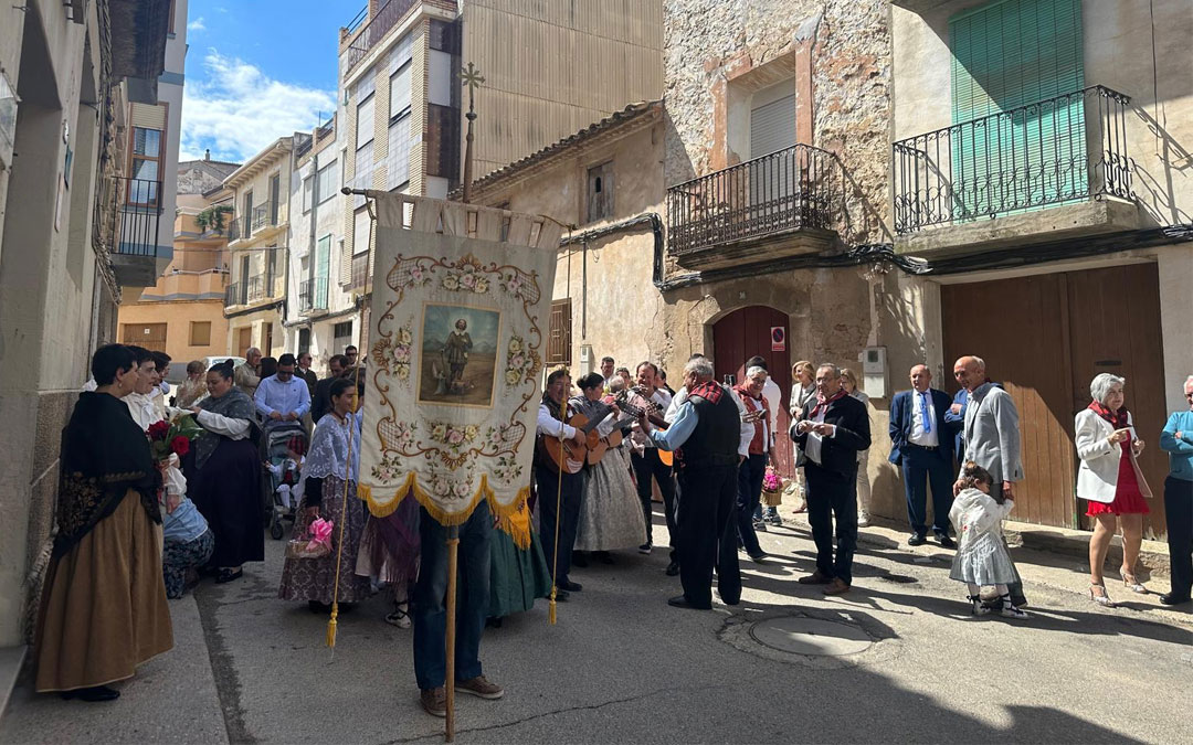 En Vinaceite la procesión ha terminado con una comida popular./ Ayto. Vinaceite