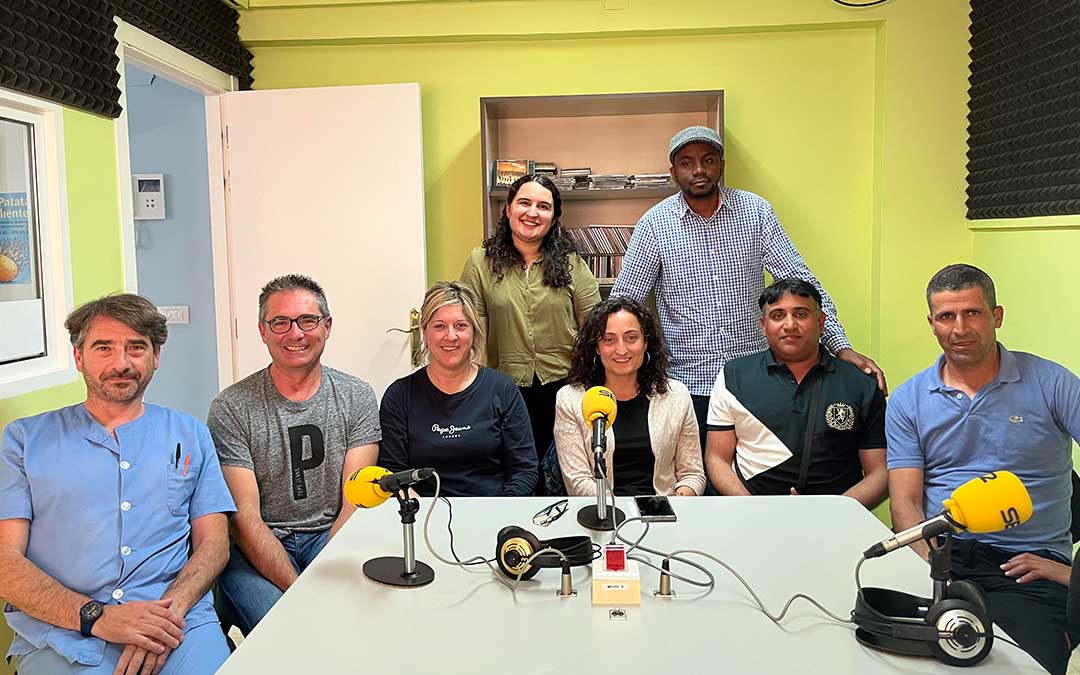 Invitados del programa especial en Radio Caspe./ María Ibáñez