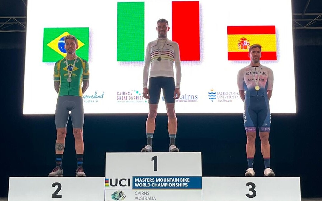 Iván Romero, a la derecha, tercero en la Copa del Mundo de XCO en Australia. / I.R.