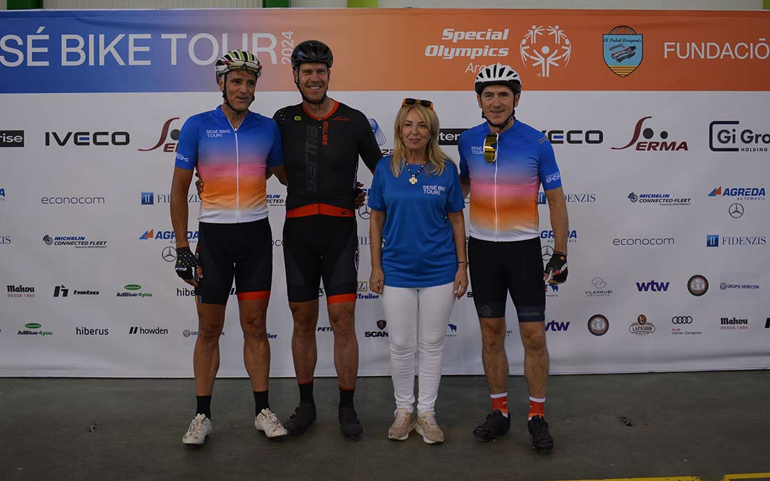 La Presidenta de la Fundación, Ana Sesé, junto a invitados y miembros de la organización./I.M.