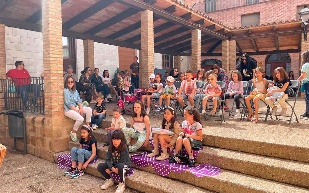 Tanto niños como adultos han participado a lo largo del taller./ S.F.