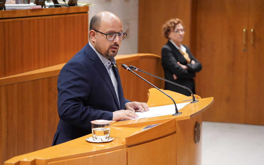 Alberto Izquierdo durante su intervención este jueves en las Cortes de Aragón./ PAR